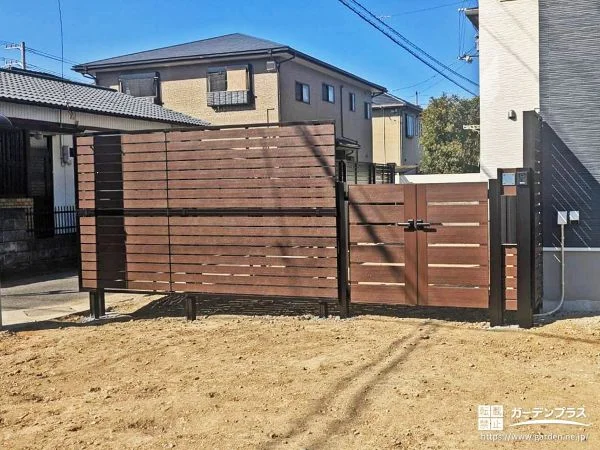 木目調で統一したエクステリアで柔らかいお庭空間を演出した工事