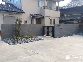 日常の動線をさりげなく導くセキュリティ性の高い門周り[施工後]