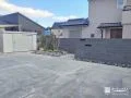 大きな2枚の門柱が主役の落ち着いた雰囲気のモダン外構