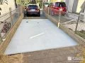 既存の芝生部分にコンクリートを打ち駐車スペースを拡張した工事