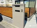 お住まいの主役となる落ち着いた塗装門柱