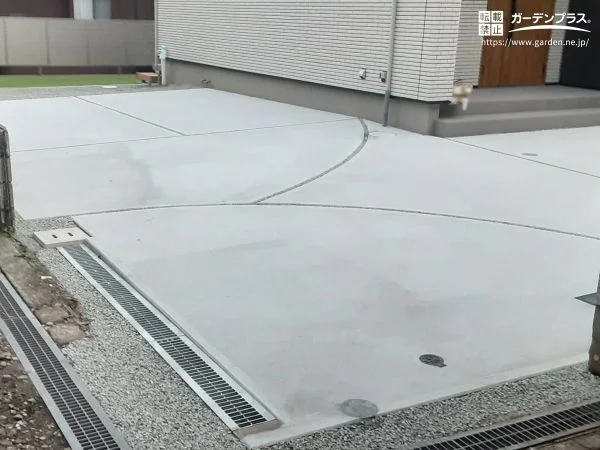 転回しやすいL字型駐車スペースにこだわった新築外構