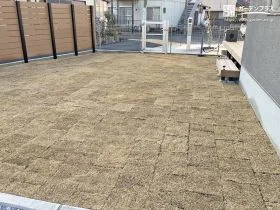 やわらかな肌ざわりとお手入れのしやすさが魅力の芝生が魅力のお庭[施工後]