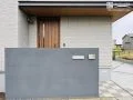 素材や色合いにこだわった、品のある門柱