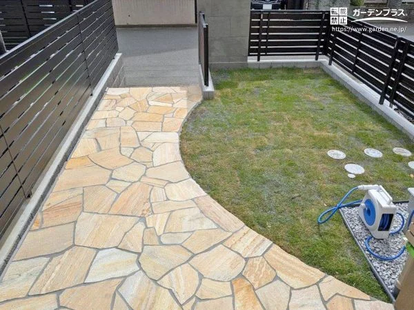 黄色と緑のコントラストが美しいお庭