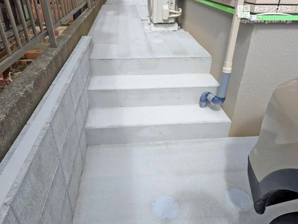 駐輪スペースとしても利用できる建物沿いの空間