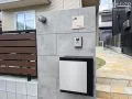 お客様をお出迎えする上品なタイル門柱