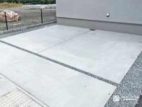 砂利スリットは統一感を演出する駐車スペース[施工後]