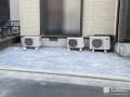 柔らかな風合いが特徴のレンガで平らに舗装した駐車スペース工事