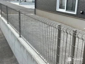 解放感を保ちつつ敷地を区切るメッシュフェンス[施工後]