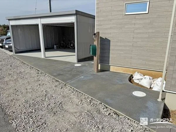 車庫と倉庫として多目的に利用できるガレージ