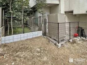 マンションの敷地境界にフェンスを取り付け防犯性を向上した工事