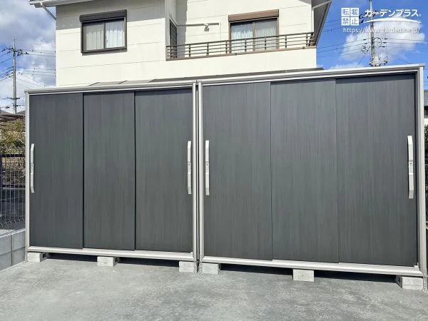 キャンプ用品を収納できる2台の物置