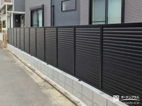 通風性を確保しつつ道路からの視線をカットするフェンス設置工事