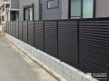 通風性を確保しつつ道路からの視線をカットするフェンス設置工事