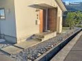 【施工後】雑草対策をして景観を整えた建物周り