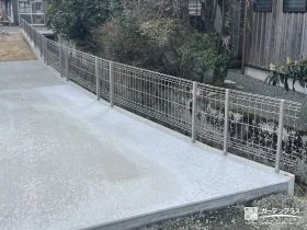 開放感を保ちつつ用水路への転落事故を防止する敷地境界[施工後]