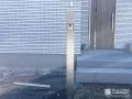 生活動線の邪魔をしないスリムな機能門柱