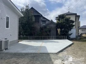 勾配を考慮し雨水が溜まりにくい設計にした駐車スペース工事