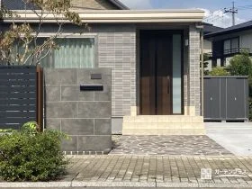 上質で重厚感のあるタイル門柱[施工後]