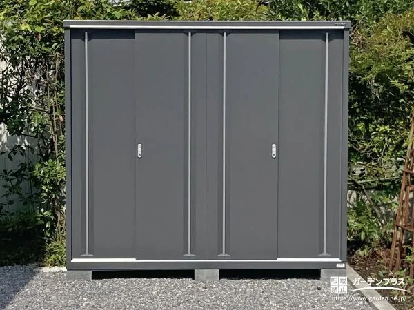 スタイリッシュな佇まいと機能性を併せ持つ物置