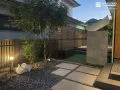 夜のライトアップも素敵なお庭