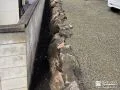 駐車スペース端の水はけを改善したナチュラルな自然石積み工事