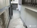 犬走りに土間コンクリートを打設し雑草対策