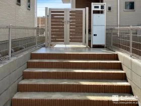 ナチュラルモダンな門扉で防犯性を向上させた工事[施工後]