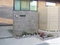 住まいにモダンなアクセントを添えるタイル門柱