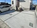 シンプルながらもアクセントを効かせたおしゃれな駐車スペース
