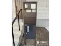笠木が上質な印象を演出する宅配ボックス付き機能門柱
