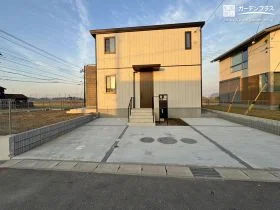 落ち着きのあるカラーでまとめた統一感あふれる新築外構