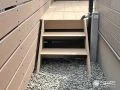 デッキと犬走りを繋ぐデッキステップ