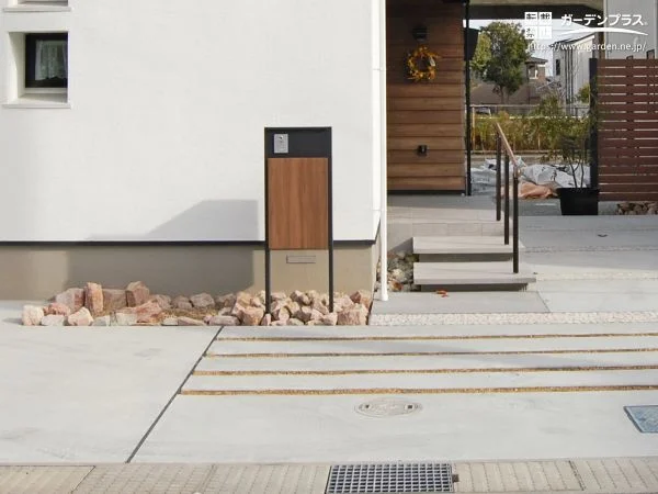 住まい全体に温かみとモダンな印象を演出する門まわり