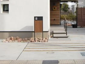 住まい全体に温かみとモダンな印象を演出する門まわり[施工後]