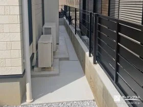プライバシーと開放感のバランスを両立させたフェンス[施工後]