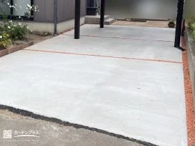 車の乗り入れがしやすい土間コンクリートの駐車スペース[施工後]