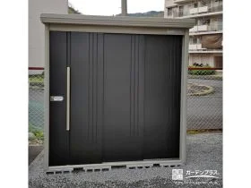ブラックカラーがかっこいい印象の物置[施工後]