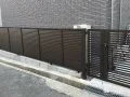 敷地境界をすっきりと区切るフェンスの設置工事