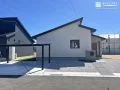 モノトーンで統一した洗練された新築外構