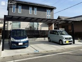 雨の日も慌てずに車の乗り降りができる駐車スペース[施工後]