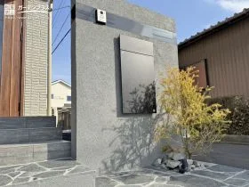 シンプルな塗装仕上げで上品な門柱[施工後]