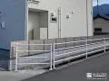 用水路への転落事故を防止する目隠しフェンス