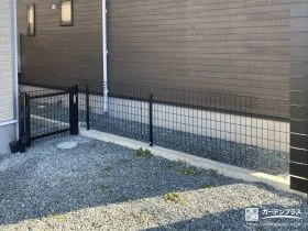 圧迫感を与えないメッシュタイプのフェンスと門扉[施工後]