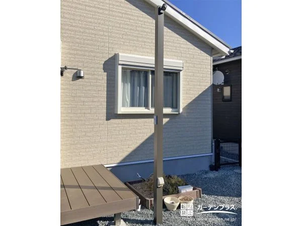 ポール型スポットライトでお庭空間を美しく演出