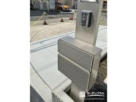 スリムで生活動線の邪魔にならない機能門柱[施工後]