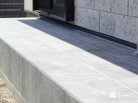 タイルの質感が美しく際立つタイルデッキ[施工後]