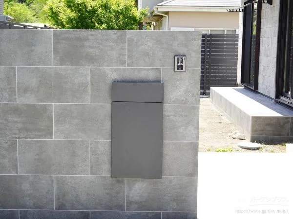 グレーでまとめた上品で落ち着きのある新築外構