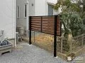 隣地境界に設置した目隠しフェンス